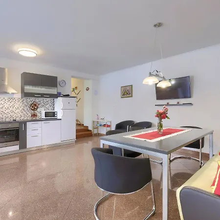 Ferienhaus Vrt By Interhome