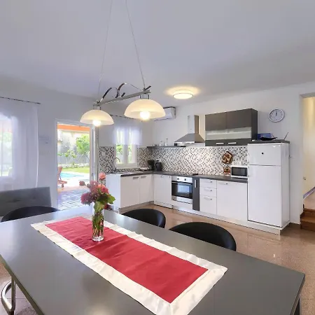 Ferienhaus Vrt By Interhome *