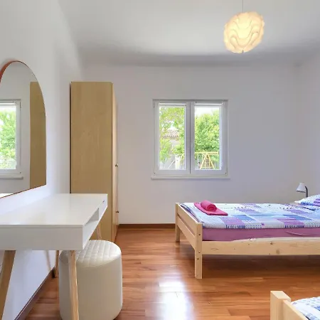 Ferienhaus Vrt By Interhome *