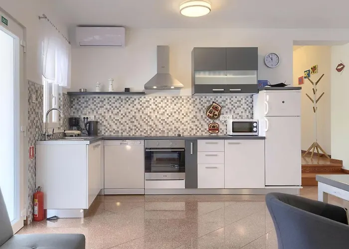 Vrt By Interhome Vikendica